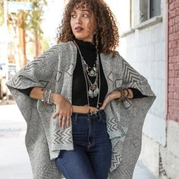 Boho Khaki and White Sweater Shawl One Poncho One Size New - Picture 1 of 1